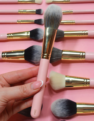 P.Louise #681 Grande brosse multi-usages pour le visage