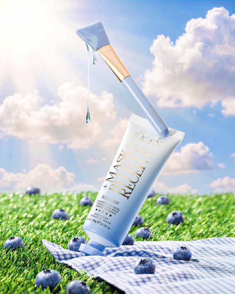 P.Louise Blueberry Overnight Wrapping Mask op gras met bosbessen