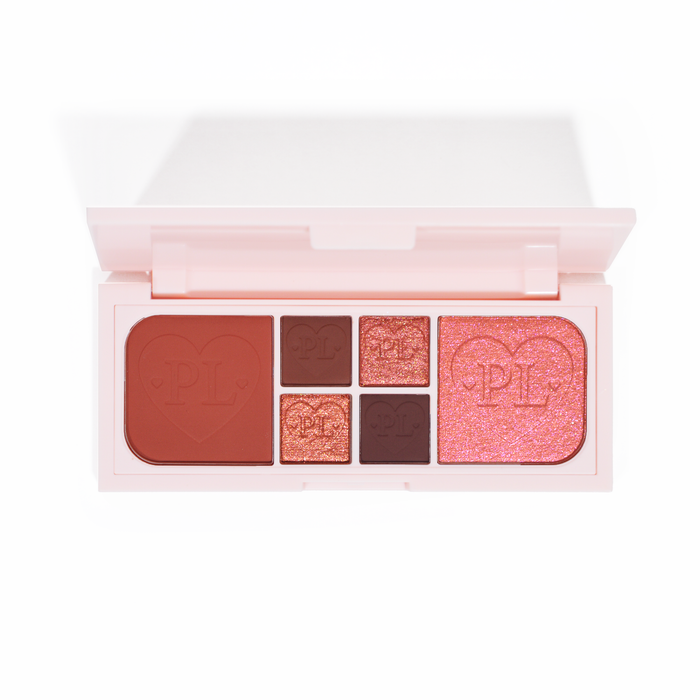 Een afbeelding van het P.Louise Fluffy Fantasy Mini Eyes & Face Palette met romige matte tinten en boterachtige glans in een reeks rouge en donkerroze tinten