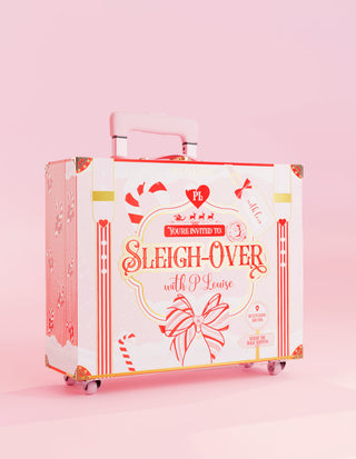 P.Louise Sleigh sur l'emballage de la valise
