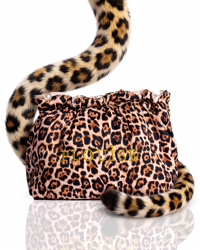 Cheetah Hot Hunt make-uptas met luipaardprint en franje met parelkwastje
