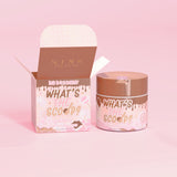 P.Louise 'Wat is de primeur?' rekbare bodyscrub in calorische geur met een calorische designverpakking op een roze achtergrond