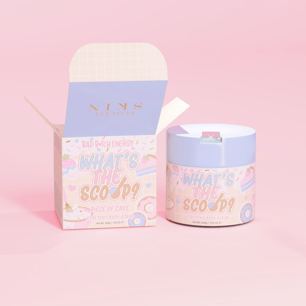 P.Louise 'Wat is de primeur?' rekbare bodyscrub in fluitje van een cent geur met een taartdesign verpakking op een roze achtergrond