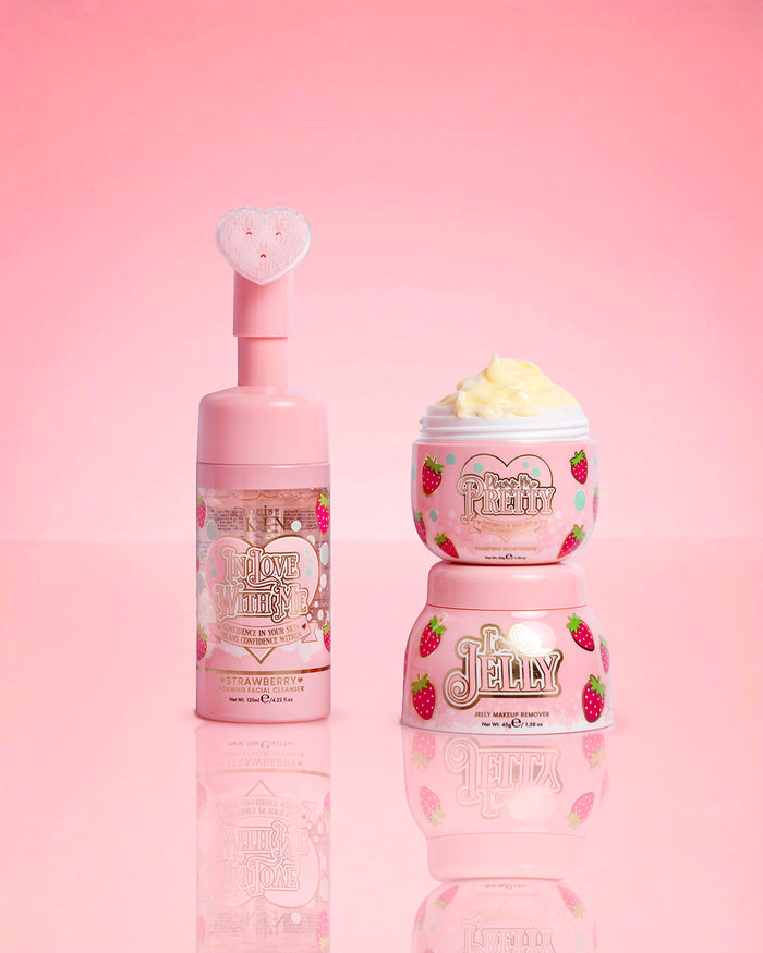P.Louise Strawberry Obsessed For Less-producten op een roze achtergrond