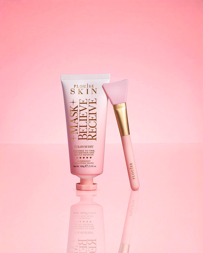 P.Louise Strawberry Overnight Wrapping Mask Masker Geloof Ontvang op een roze achtergrond