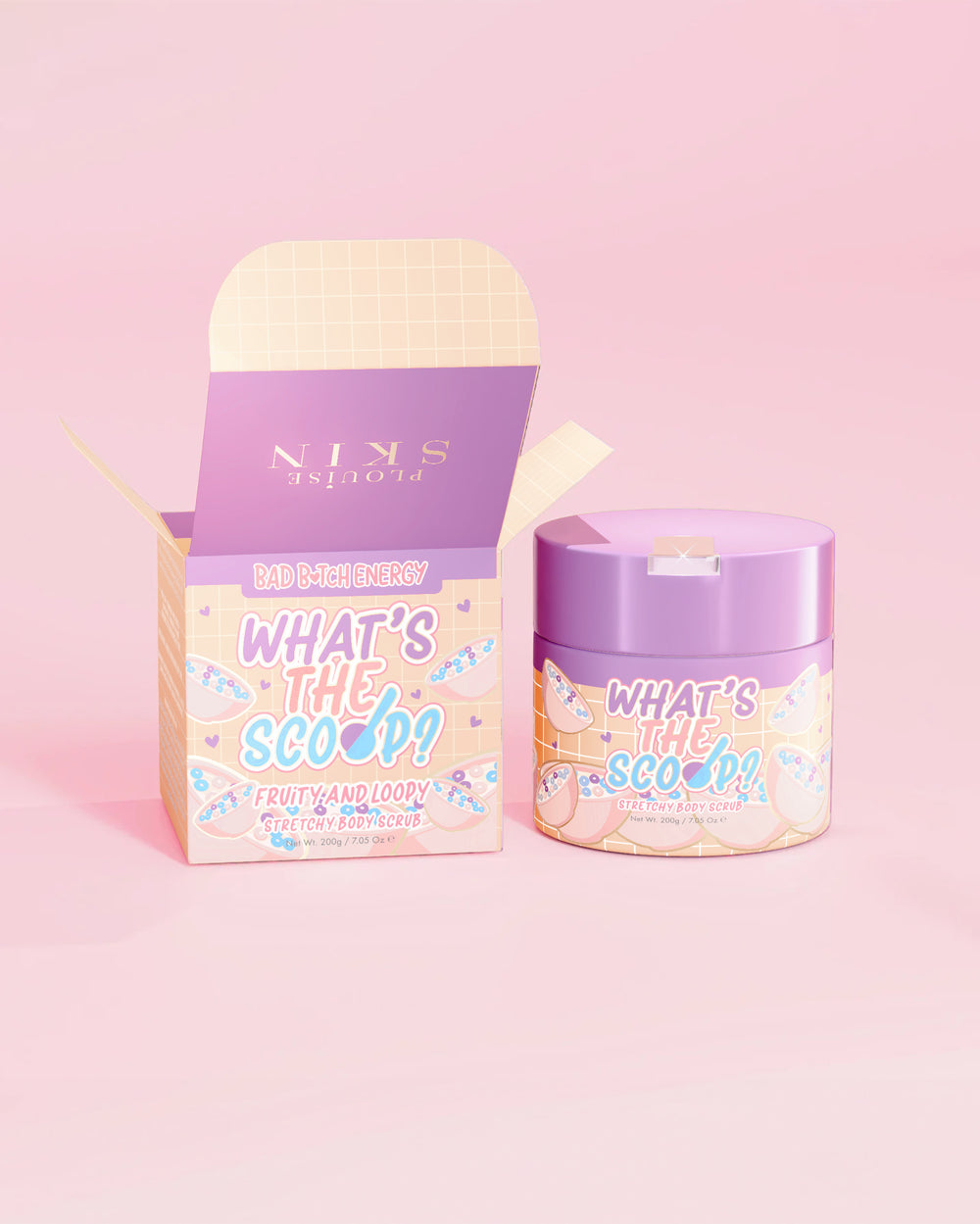 P.Louise 'Wat is de primeur?' rekbare bodyscrub in een fruitige en lusachtige geur met een fruitige, lusvormige designverpakking op een roze achtergrond