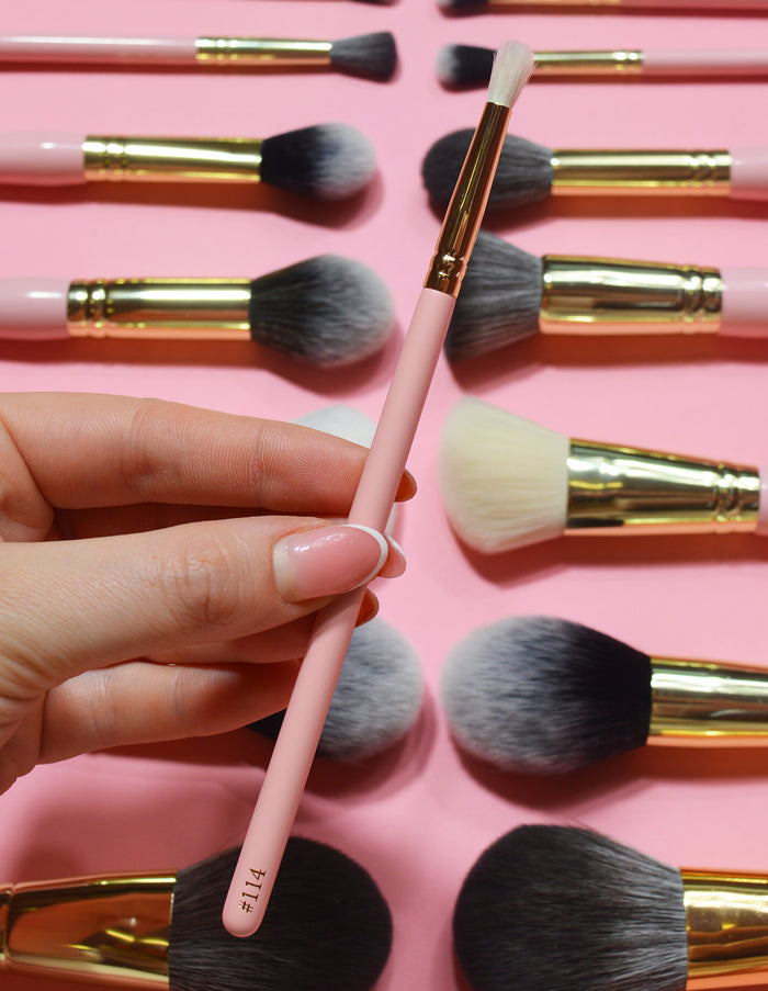 #114 Flat Top Crease Definer Brush