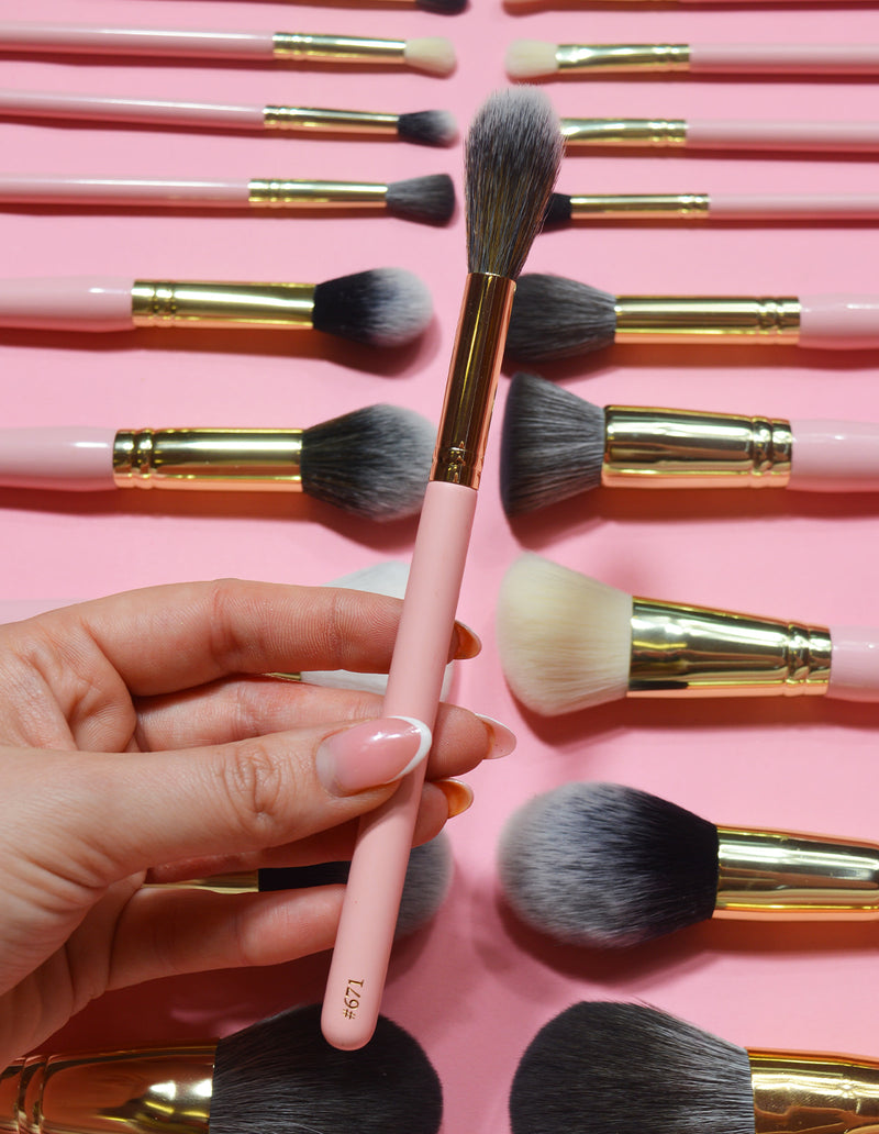 #671 Brosse à plumeau conique plus grande