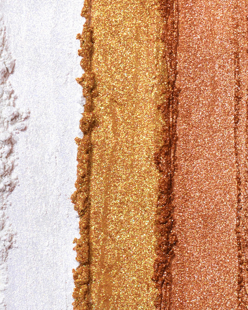Gros plan d'échantillons de pigments de fard à paupières à paillettes libres P.Louise Secret Stardust