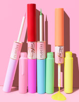Fall In Line gekleurde vloeibare eyeliner met dubbele uiteinden